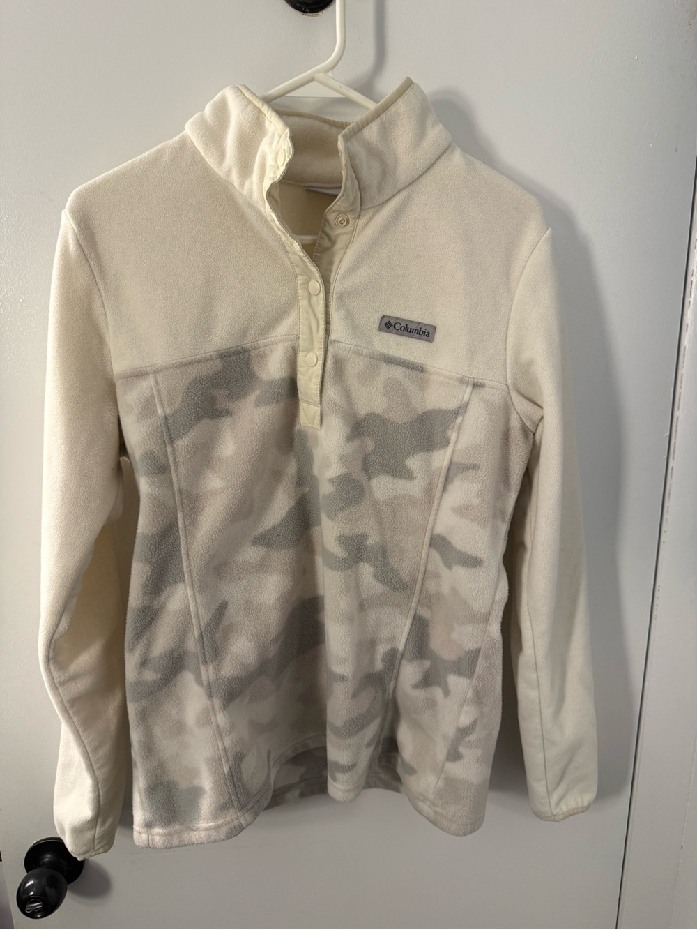 Columbia Women’s Cream Camo Fleece Pullover